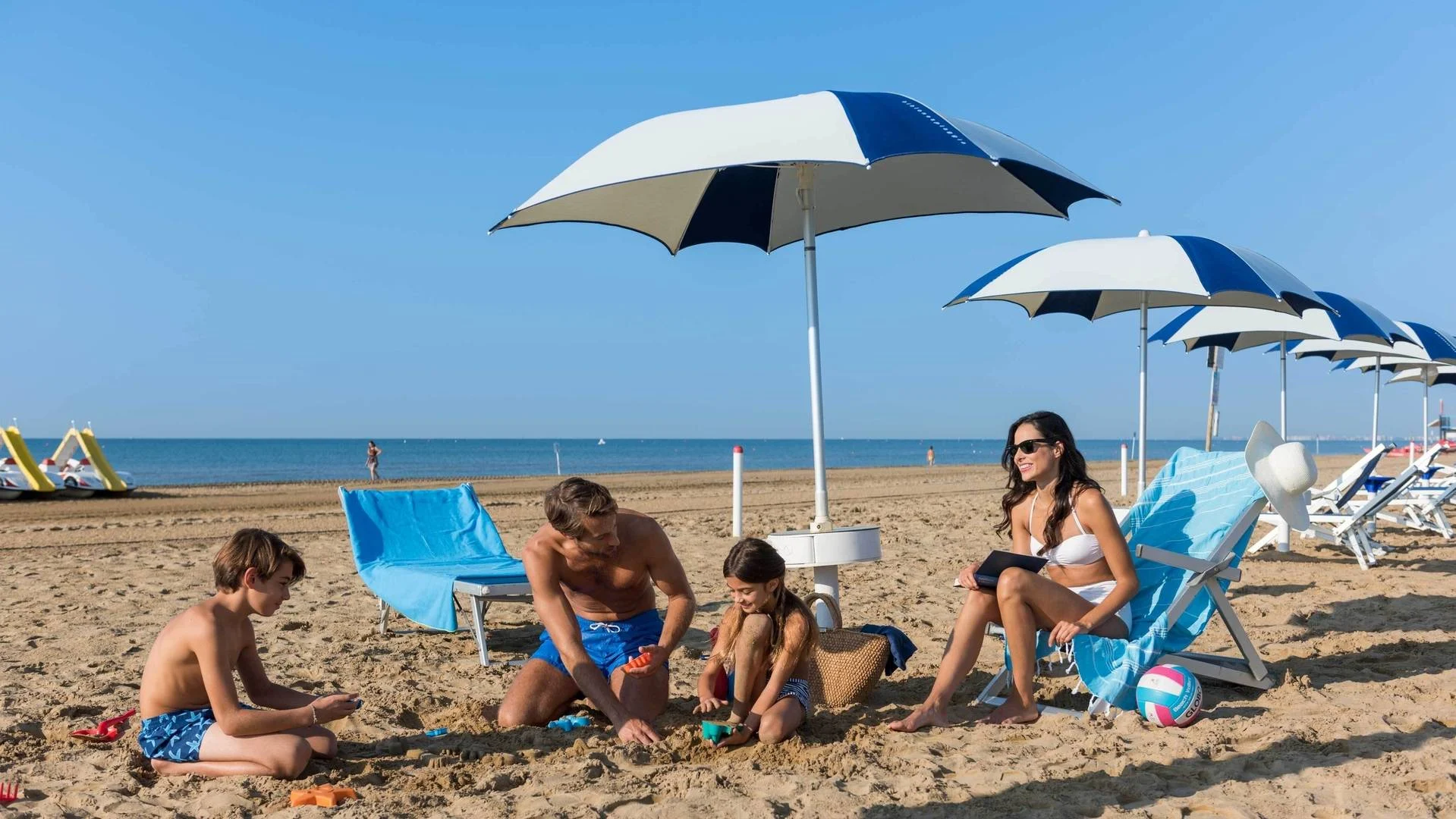 Tutti sotto l'ombrellone